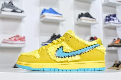 SB Dunk Low “Grateful Dead Yellow Bear”