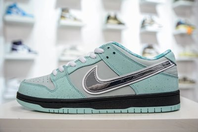 SB Dunk Low “Tiffany Lobster”