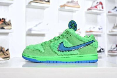 SB Dunk Low “Grateful Dead Green Bear”