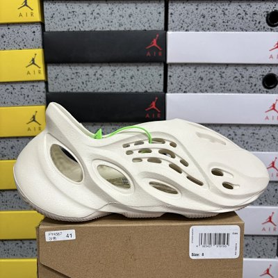 Yeezy Foam Runner “Sand”