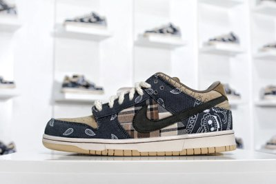 SB Dunk Low “Travis Scott”