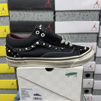 Vans Old Skool Studded “Black”