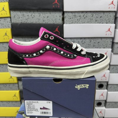 Vans Old Skool Studded “Pink / Black”