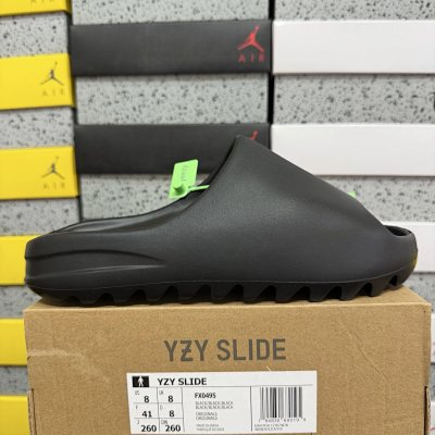 Yeezy Slide “Onyx”