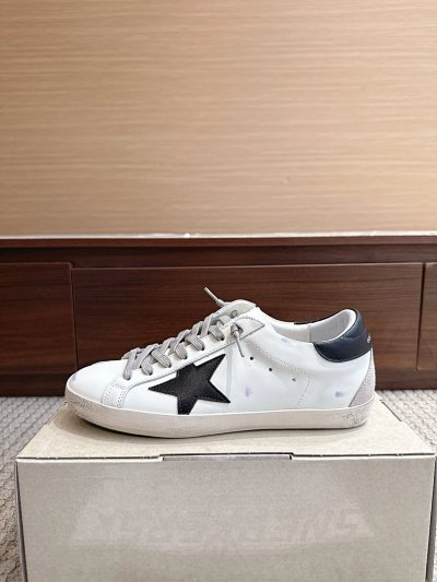 Golden Goose Super-Star “White / Black Star”