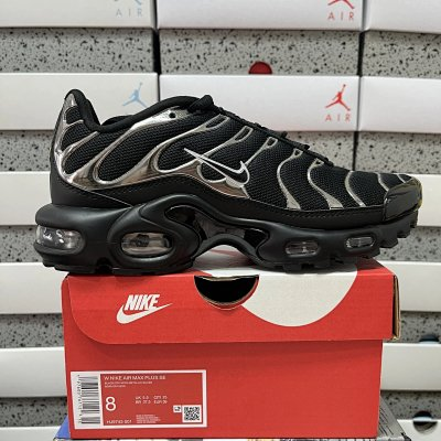 Nike Air Max Plus TN “Black / Silver Chrome”