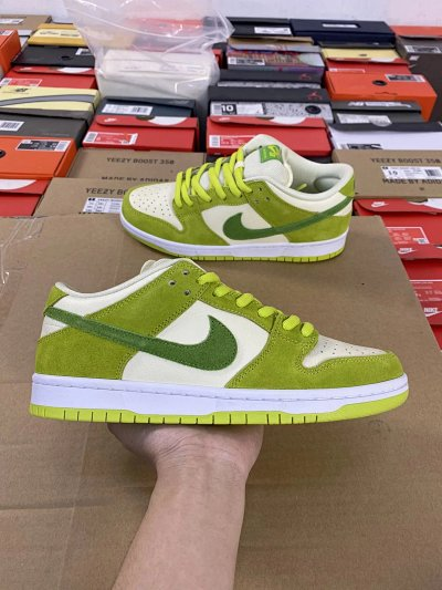 SB Dunk Low “Green Apple”