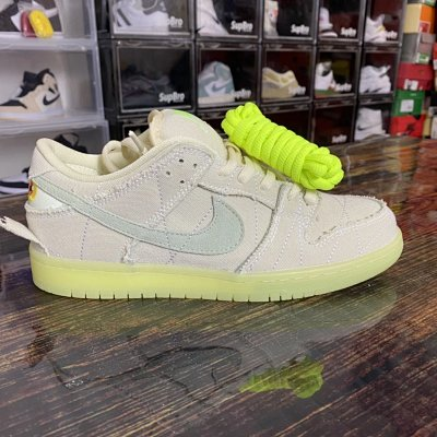 SB Dunk Low “Mummy”